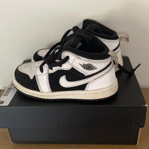 Jordan 1s black and white toddler size 8c